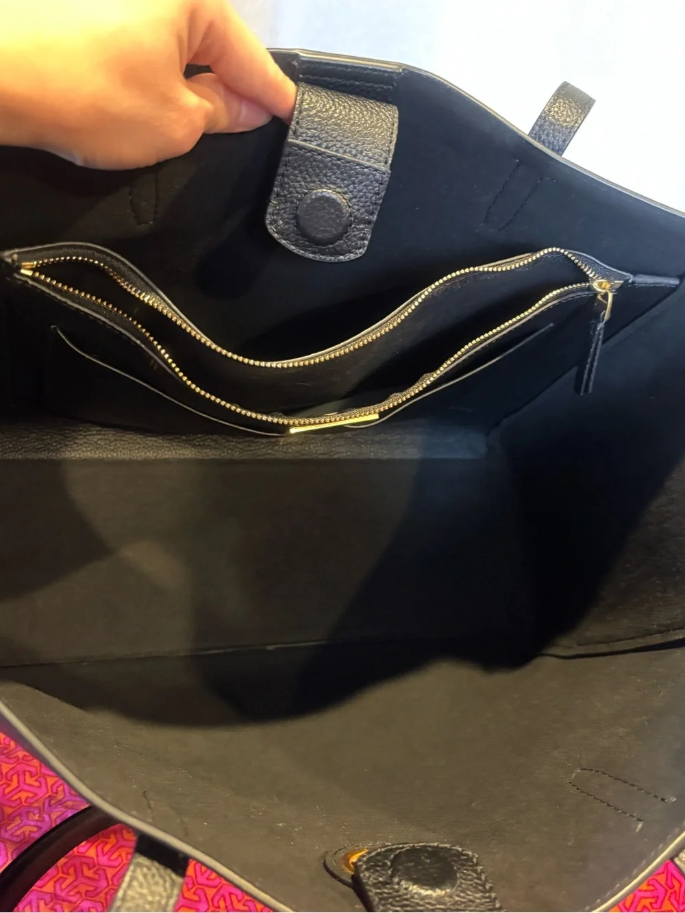 Authentic Tory Burch Carson Black Pebble Leather Gold Logo Large Shoulder Tote